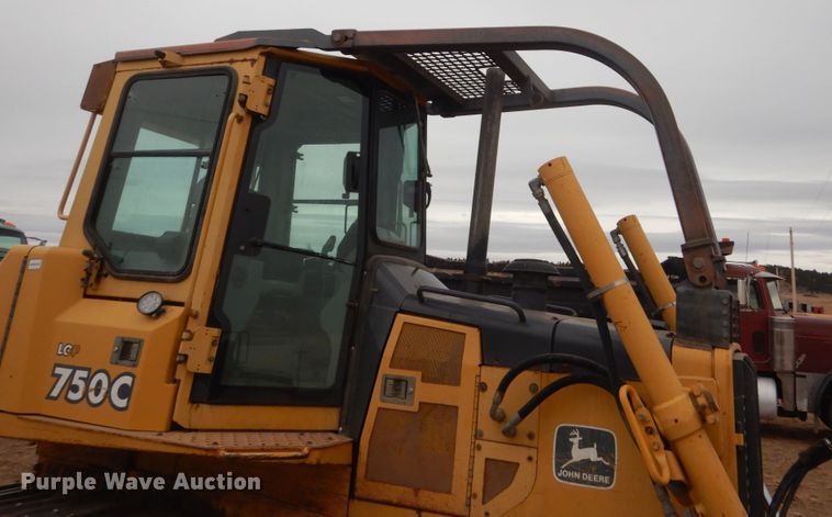image for item HS9772 2000 John Deere 750C LGP  Series II dozer