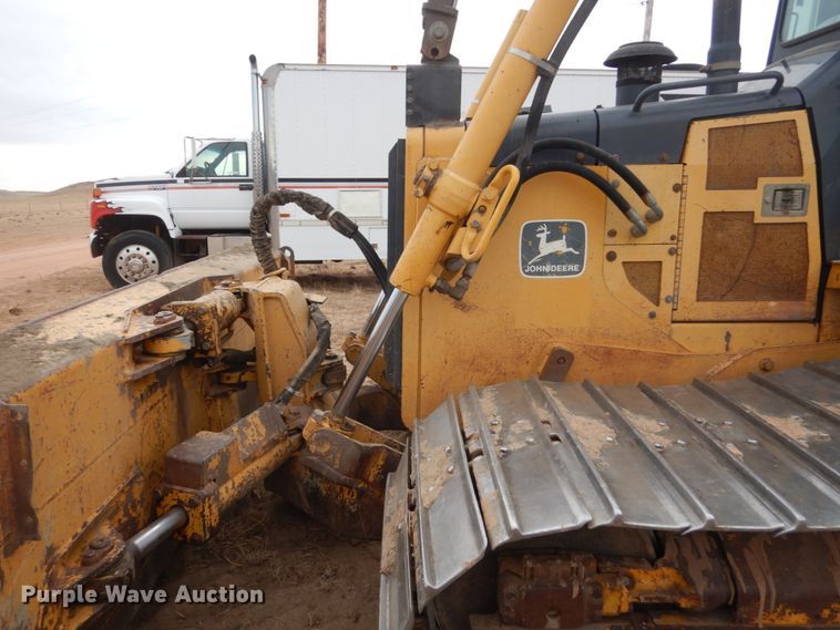 image for item HS9772 2000 John Deere 750C LGP  Series II dozer