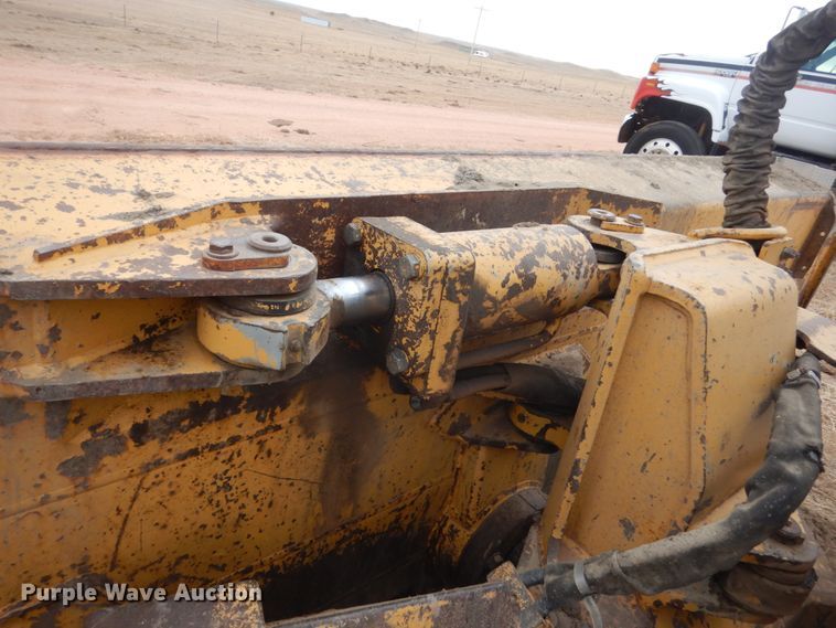 image for item HS9772 2000 John Deere 750C LGP  Series II dozer