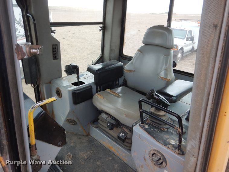 image for item HS9772 2000 John Deere 750C LGP  Series II dozer