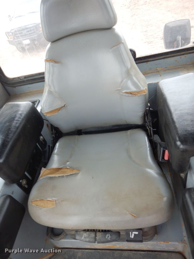 image for item HS9772 2000 John Deere 750C LGP  Series II dozer