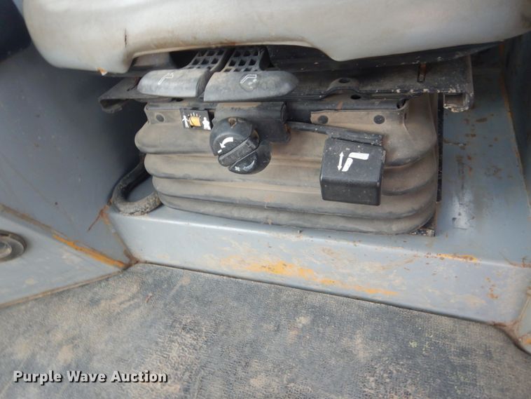 image for item HS9772 2000 John Deere 750C LGP  Series II dozer