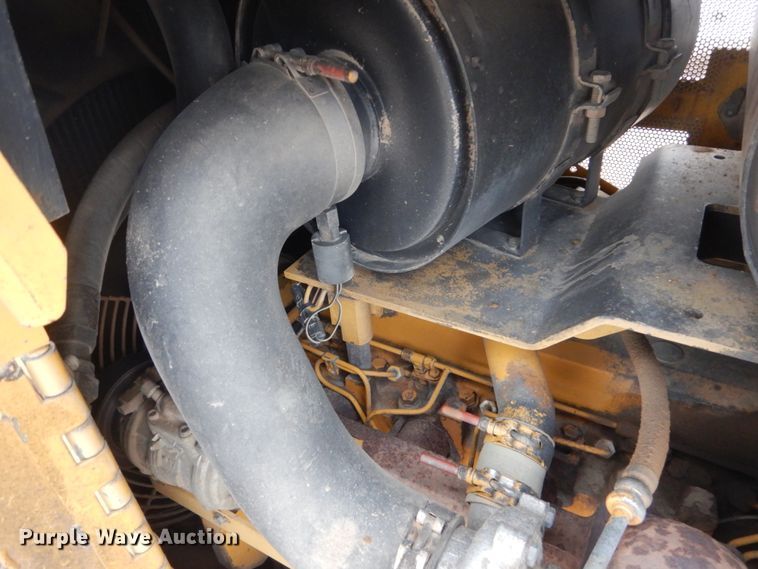 image for item HS9772 2000 John Deere 750C LGP  Series II dozer