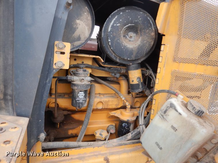 image for item HS9772 2000 John Deere 750C LGP  Series II dozer