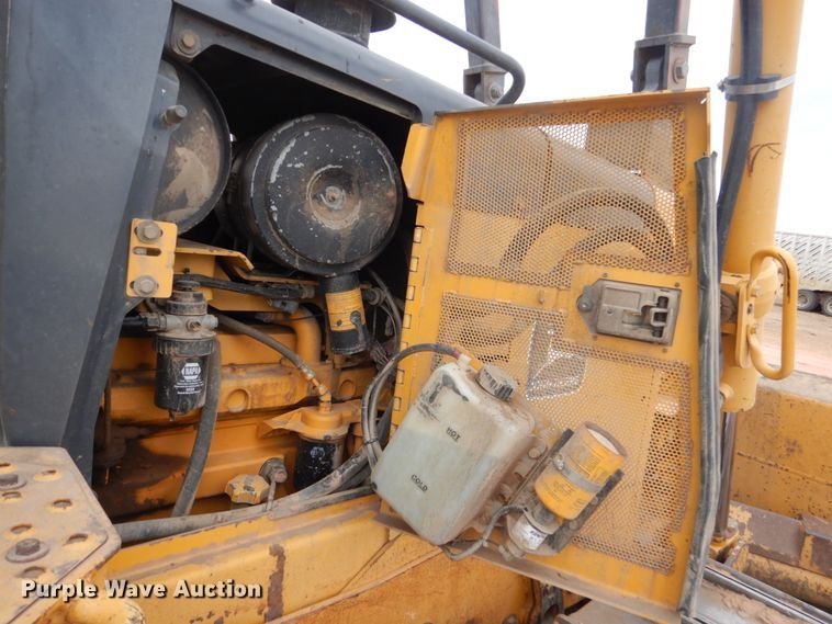 image for item HS9772 2000 John Deere 750C LGP  Series II dozer