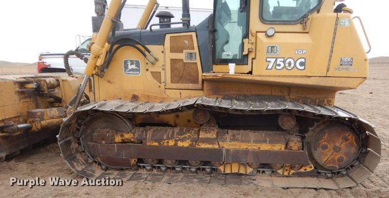 image for item HS9772 2000 John Deere 750C LGP  Series II dozer