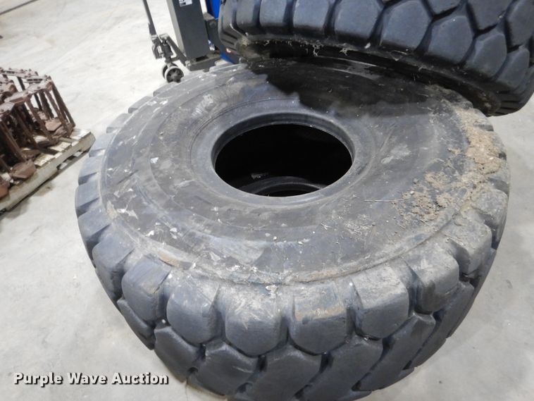 image for item HS9825 (2) 29.5R25 tires