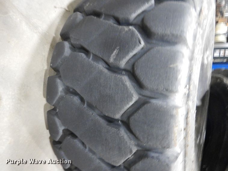 image for item HS9825 (2) 29.5R25 tires