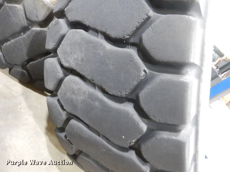 image for item HS9825 (2) 29.5R25 tires