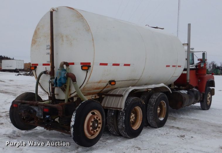 image for item HS9832 1988 Mack 600  tank truck