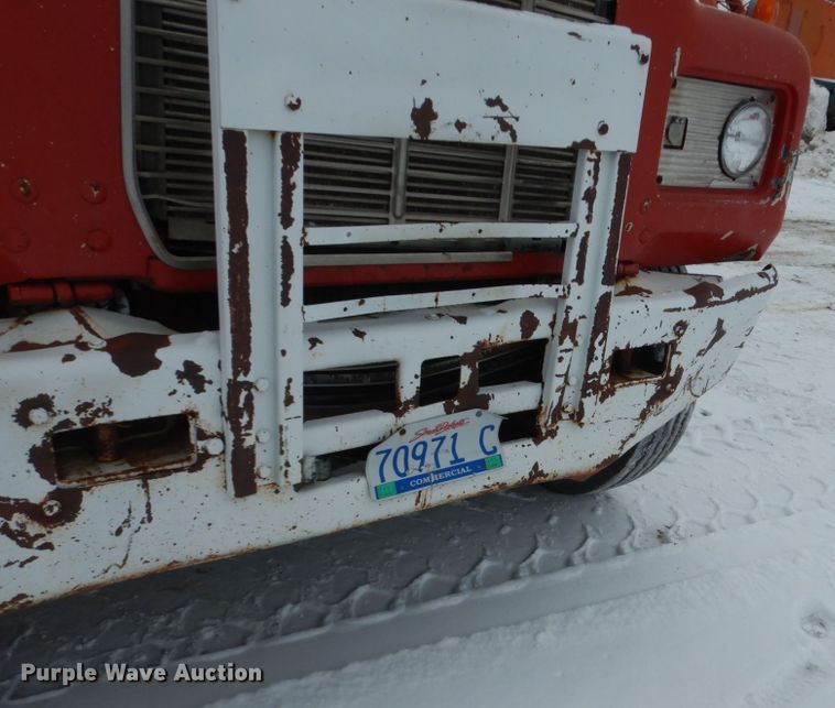 image for item HS9832 1988 Mack 600  tank truck