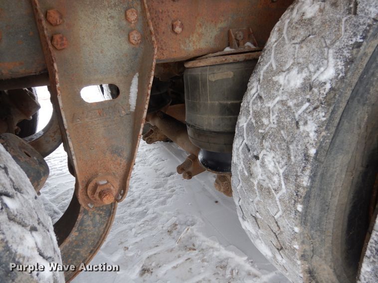 image for item HS9832 1988 Mack 600  tank truck