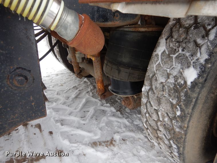 image for item HS9832 1988 Mack 600  tank truck