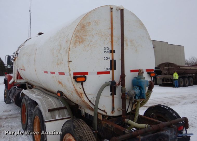 image for item HS9832 1988 Mack 600  tank truck