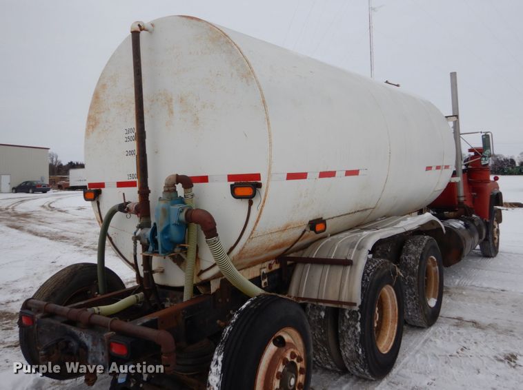 image for item HS9832 1988 Mack 600  tank truck