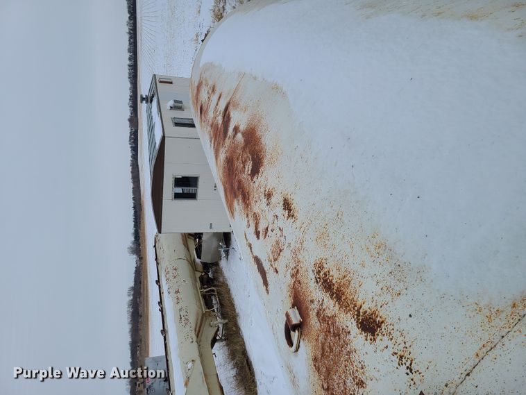 image for item HS9832 1988 Mack 600  tank truck