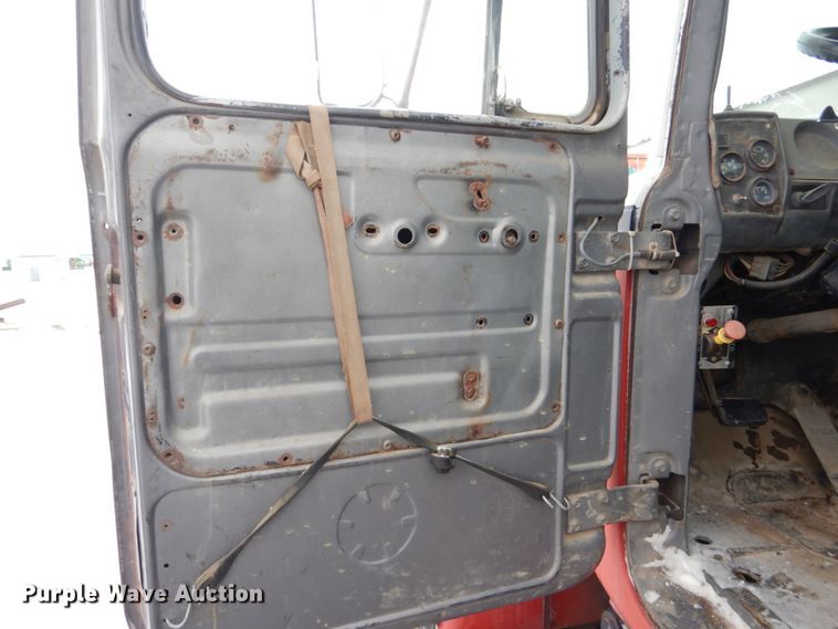 image for item HS9832 1988 Mack 600  tank truck