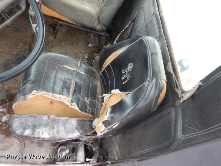 image for item HS9832 1988 Mack 600  tank truck