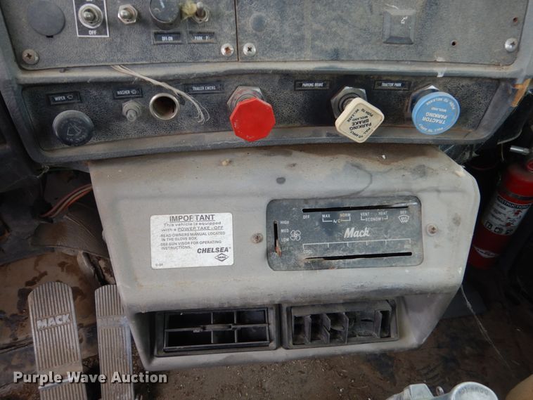 image for item HS9832 1988 Mack 600  tank truck