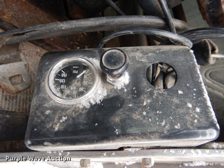 image for item HS9832 1988 Mack 600  tank truck