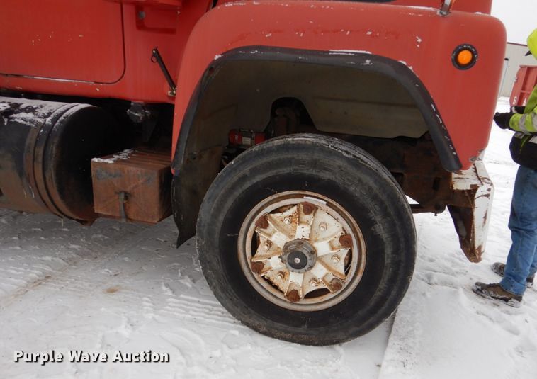 image for item HS9832 1988 Mack 600  tank truck