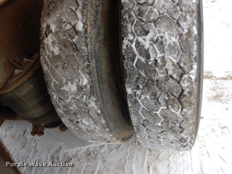 image for item HS9832 1988 Mack 600  tank truck