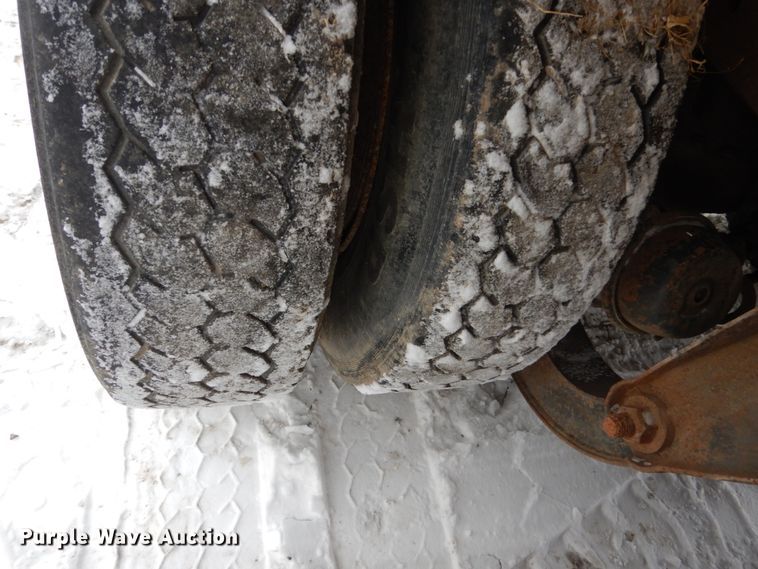 image for item HS9832 1988 Mack 600  tank truck