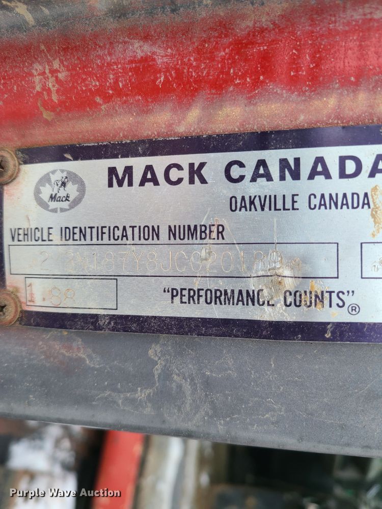 image for item HS9832 1988 Mack 600  tank truck