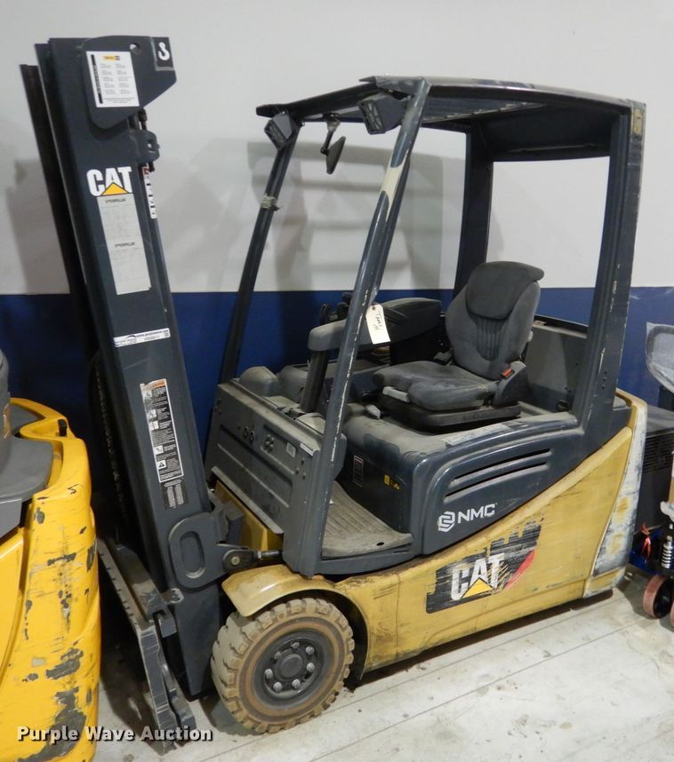 image for item HS9911 Caterpillar 2ET3000  forklift