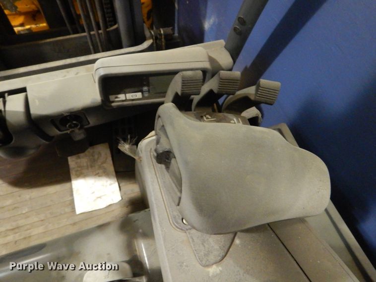 image for item HS9911 Caterpillar 2ET3000  forklift