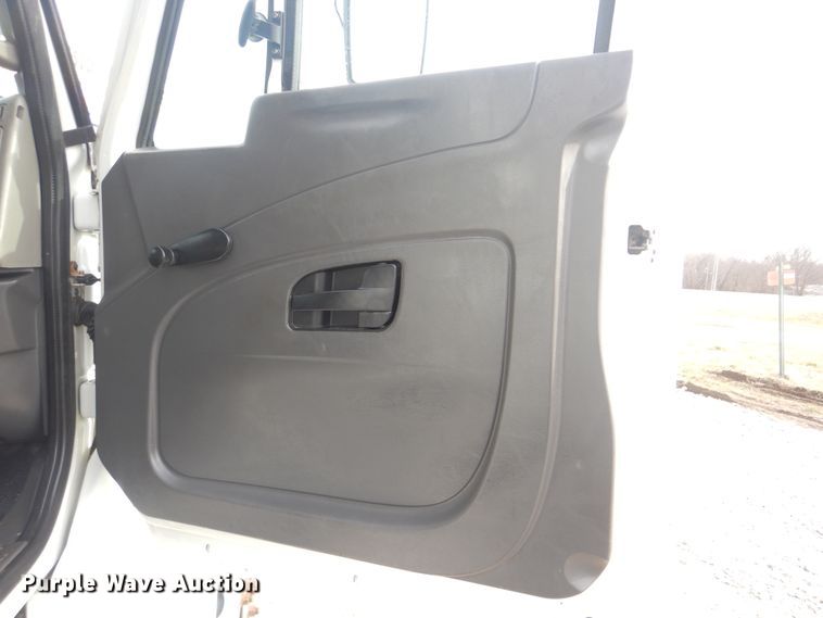 image for item HX9120 2010 International 7400 SBA  utility / service truck