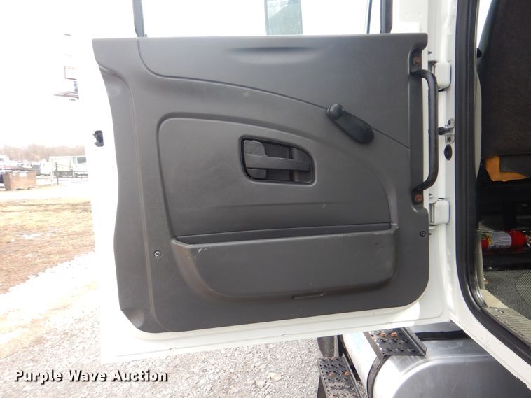 image for item HX9120 2010 International 7400 SBA  utility / service truck