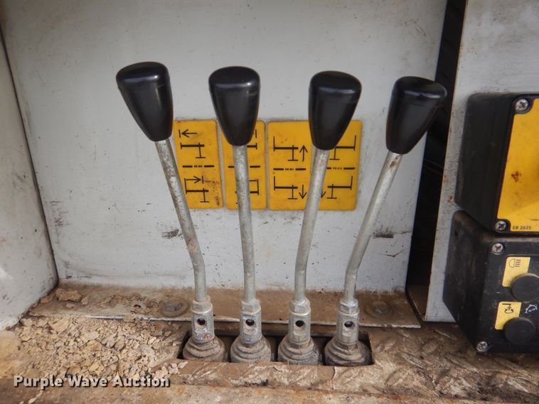 image for item HX9120 2010 International 7400 SBA  utility / service truck