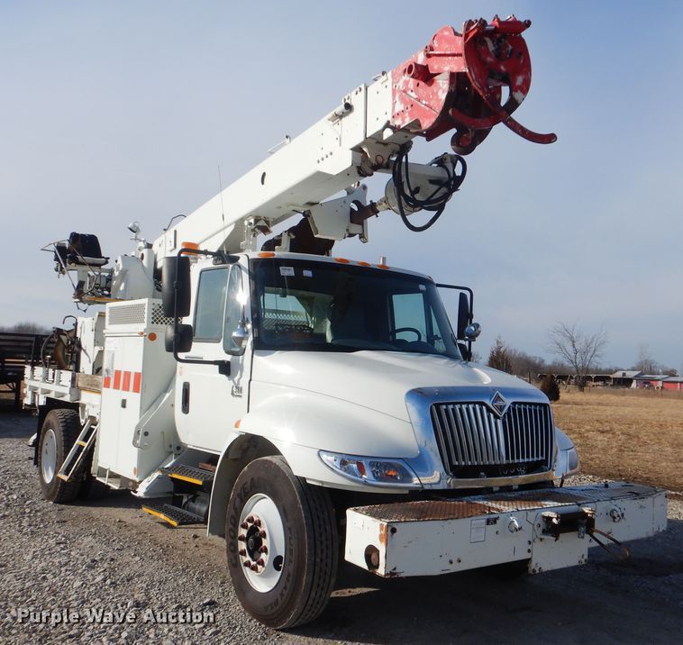 image for item HX9125 2003 International 4300 SBA  digger derrick truck