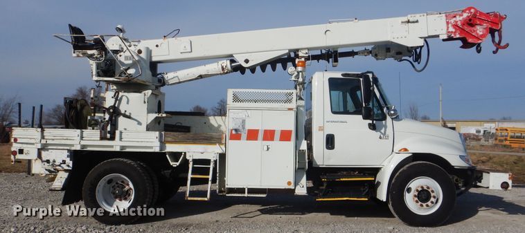 image for item HX9125 2003 International 4300 SBA  digger derrick truck