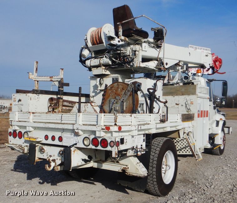 image for item HX9125 2003 International 4300 SBA  digger derrick truck