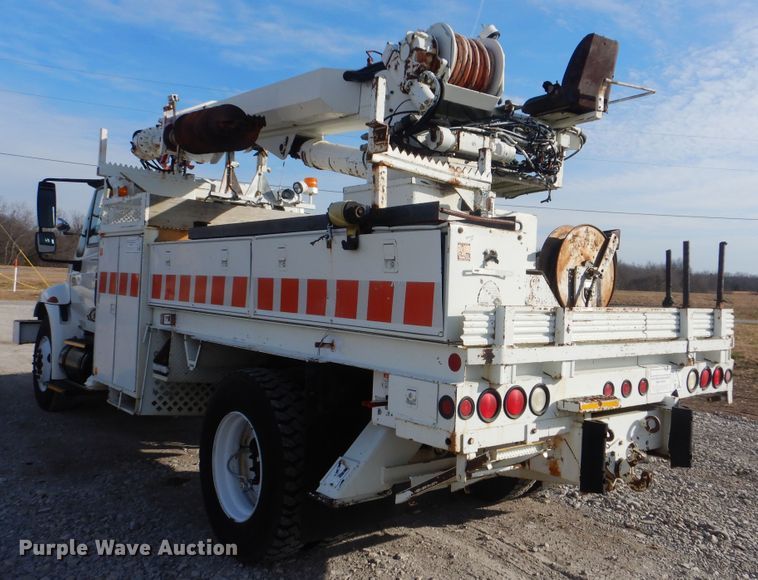 image for item HX9125 2003 International 4300 SBA  digger derrick truck