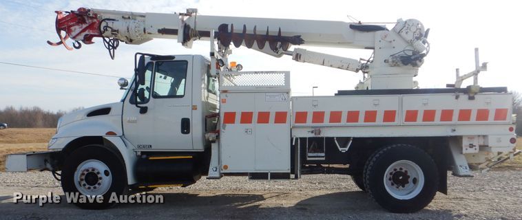 image for item HX9125 2003 International 4300 SBA  digger derrick truck