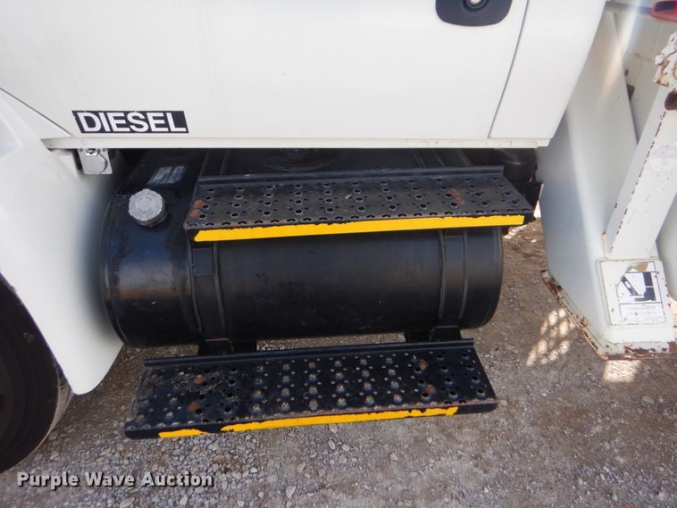 image for item HX9125 2003 International 4300 SBA  digger derrick truck