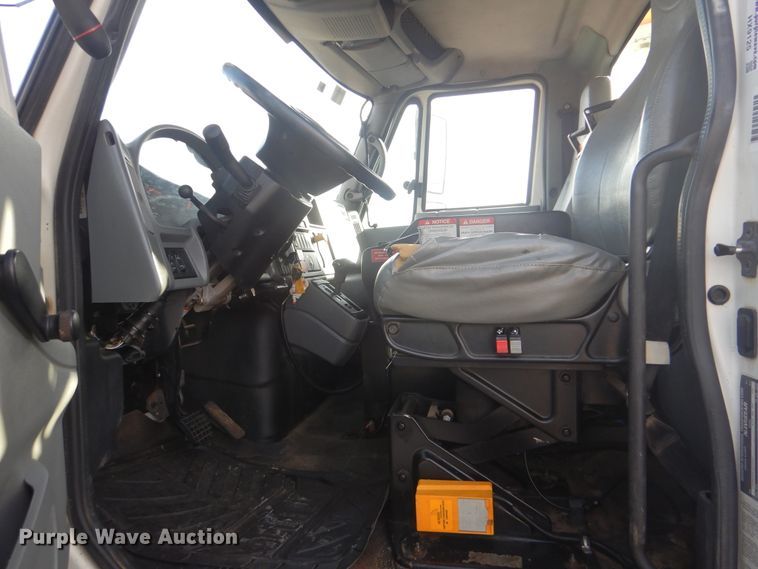 image for item HX9125 2003 International 4300 SBA  digger derrick truck