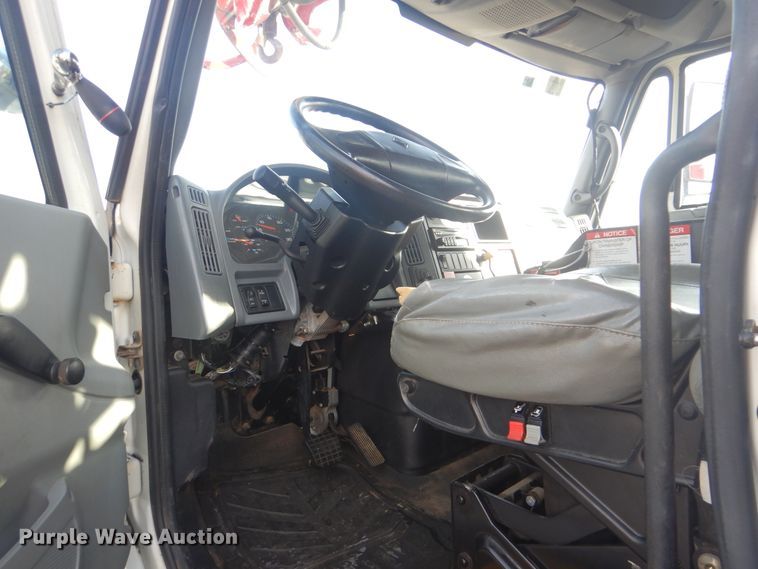 image for item HX9125 2003 International 4300 SBA  digger derrick truck