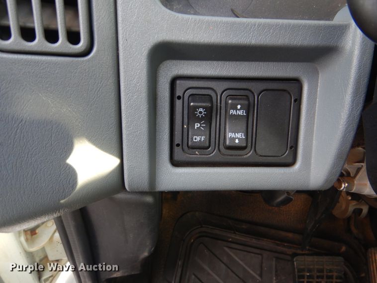 image for item HX9125 2003 International 4300 SBA  digger derrick truck