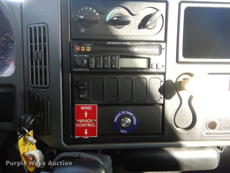 image for item HX9125 2003 International 4300 SBA  digger derrick truck