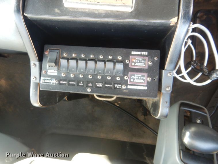 image for item HX9125 2003 International 4300 SBA  digger derrick truck