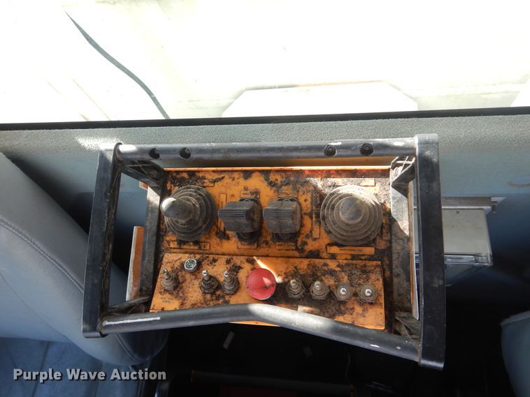 image for item HX9125 2003 International 4300 SBA  digger derrick truck