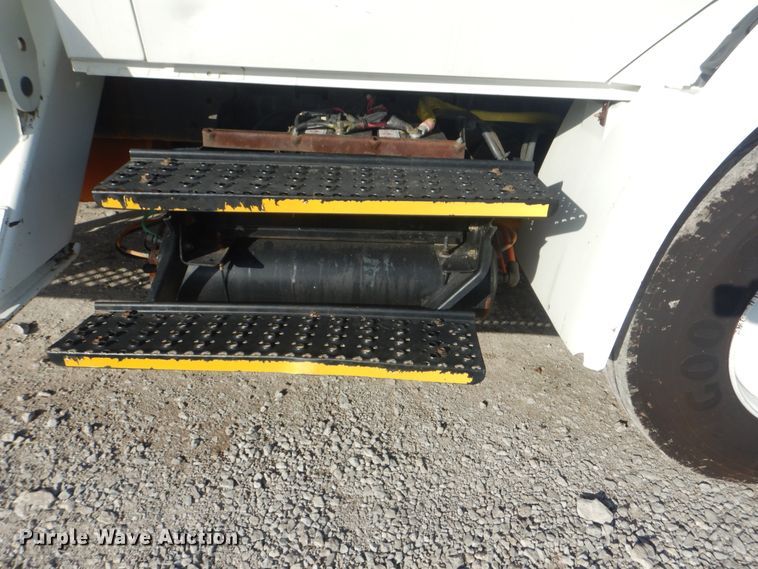 image for item HX9125 2003 International 4300 SBA  digger derrick truck