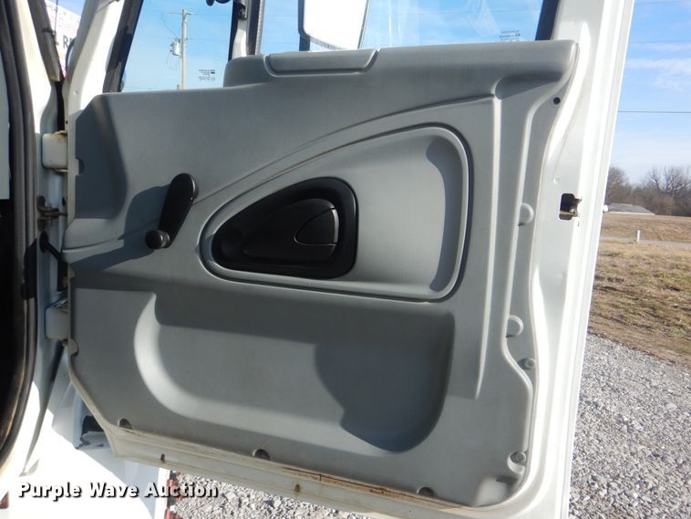 image for item HX9125 2003 International 4300 SBA  digger derrick truck