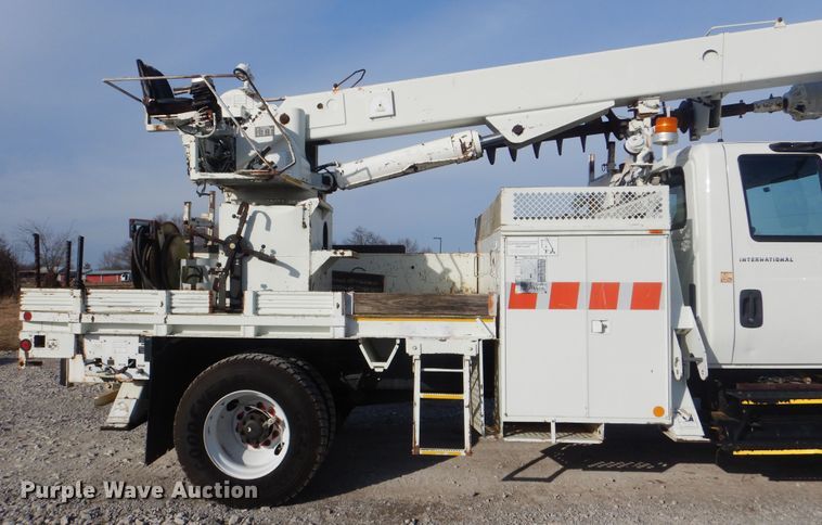 image for item HX9125 2003 International 4300 SBA  digger derrick truck