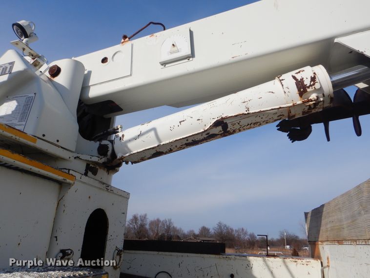 image for item HX9125 2003 International 4300 SBA  digger derrick truck