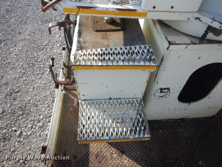 image for item HX9125 2003 International 4300 SBA  digger derrick truck